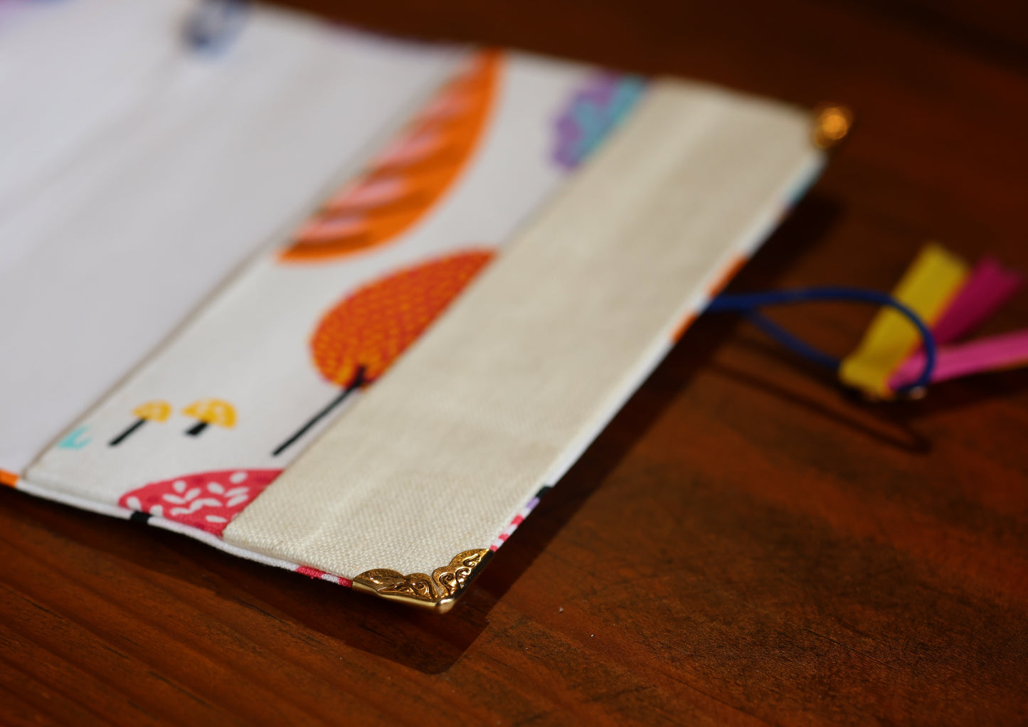 Porta pasaporte árboles